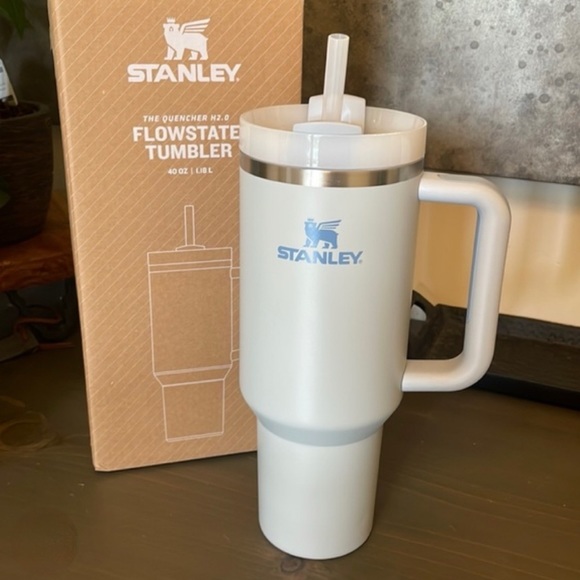 Stanley 40oz Quencher H2.0 FlowState Stainless Steel Vacuum Insulated Tumbler. - Picture 7 of 12
